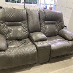 Leather Power Reclining Loverseat 