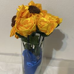 Bonito Florero rosas Amarillas Y 2 Girasoles