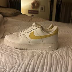 Like New NIKE Air Force 1