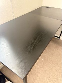 L Desk with 2 outlets and usb and usb C