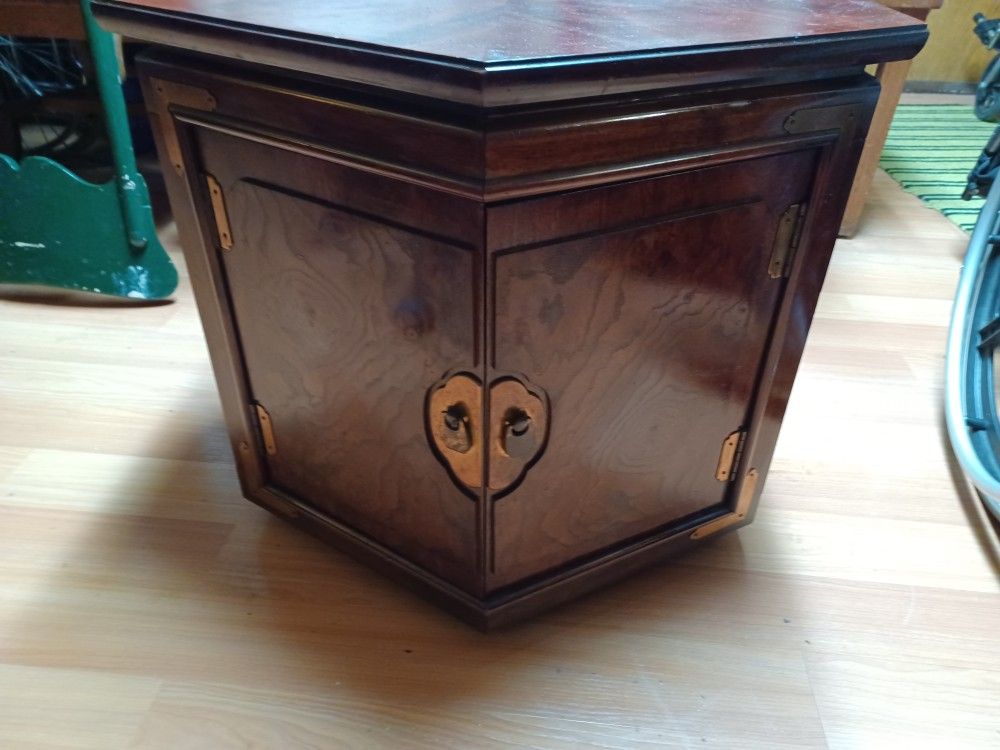 Thomasville Hexagon Burl Walnut End Table