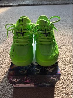 Basketball ball shoes