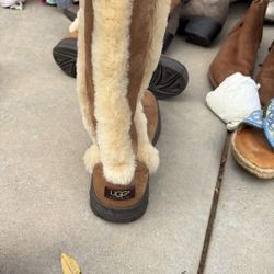 Ugg Women’s Boot Size 6