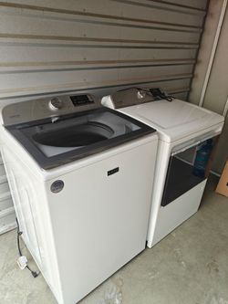 Great Condition Maytag Matching Washer and Dryer Set GAS