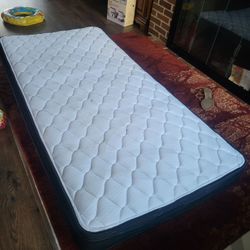 Twin matress