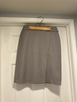 Houndstooth Skirt Size 6 (Red, Gold, Black, Navy)