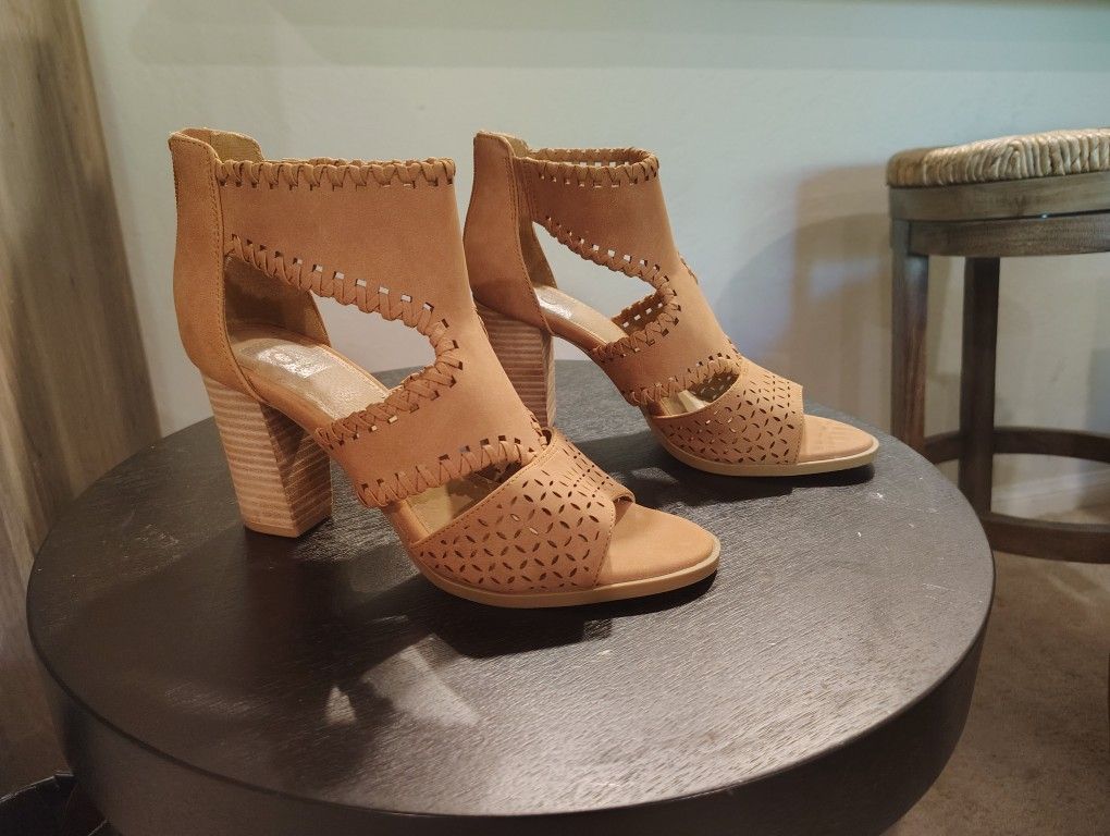 Never Worn Heels Size 7.5
