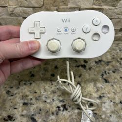 Nintendo Wii / Wii U Genuine OEM Wired Classic Pro Game Controller RVL-005-White