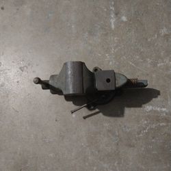 American Little Vise ( Condition Good  )