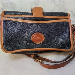 Dooney Bourke Vintage Black Kilty Crossbody Wallet Bag pebbled Leather 