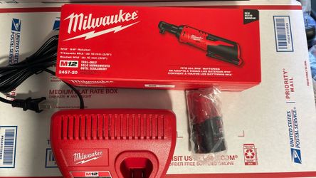 Milwaukee M12 3/8" Ratchet , 2.0 Battery, Charger
