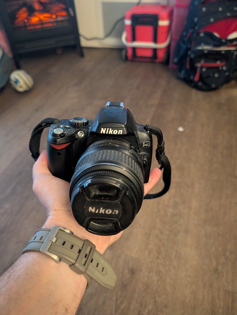 Nikon DSLR D40 Camera