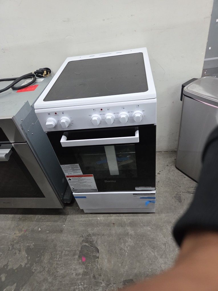 Danby Freestanding Electric Range 20-Inch in White