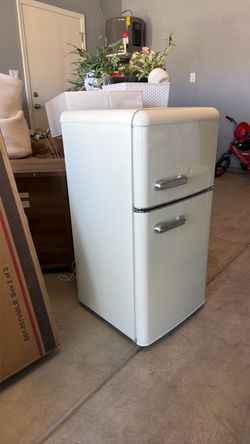 Mini fridge