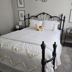 Queen Metal Bed w/mattress 