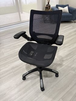 Ergonomic Black Office Chair – $25 (Priced to Sell!)