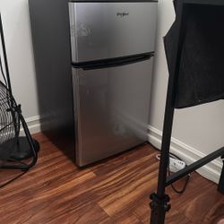 Whirlpool refrigerator 