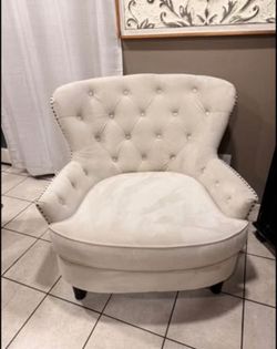 Barrel accent chair