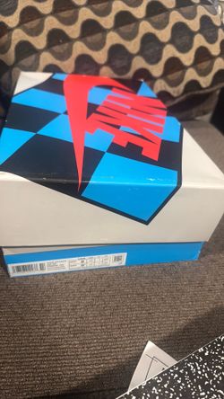 Nike Attack QS SP. White,/Red Crush-White man’s eight women’s 9 1/2