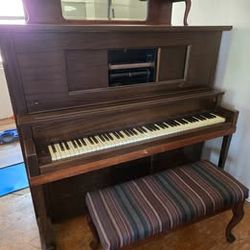 Player Piano w/25 Music Rolls