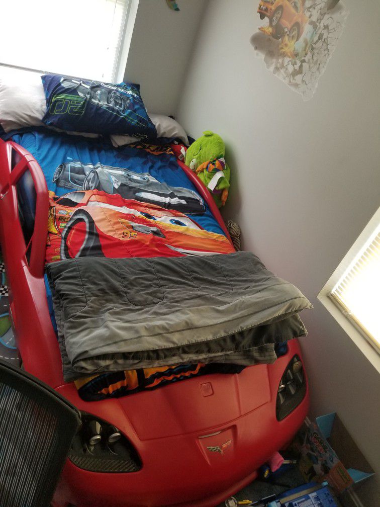 Corvette Kids Bed Good Condition ,clean No Pets Or Smoking..
