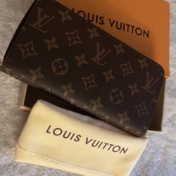 Women’s LV Wallet