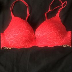 Red Victoria Secret Seamless Bra 36C/Brasier Rojo
