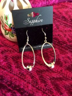Fashion earring / Silver toned dangle