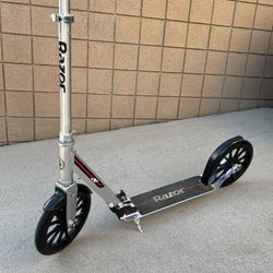 Razor A5 Kick Scooter – Large Wheels – Good Condition
