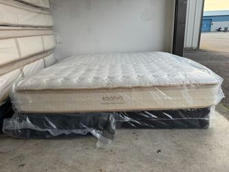 LIKE NEW! Saatva Memory Foam Hybrid California King Mattress - Delivery Available!