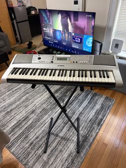 Yamaha Electronic Keyboard with Stand