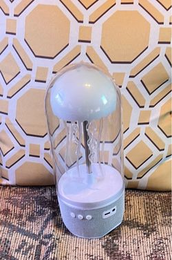 Jellyfish Lamp Bluetooth Speaker