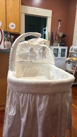 Free Bassinet and baby tub