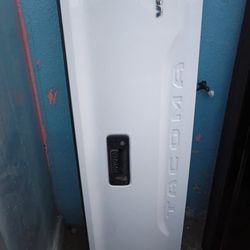 Tacoma Tailgate White