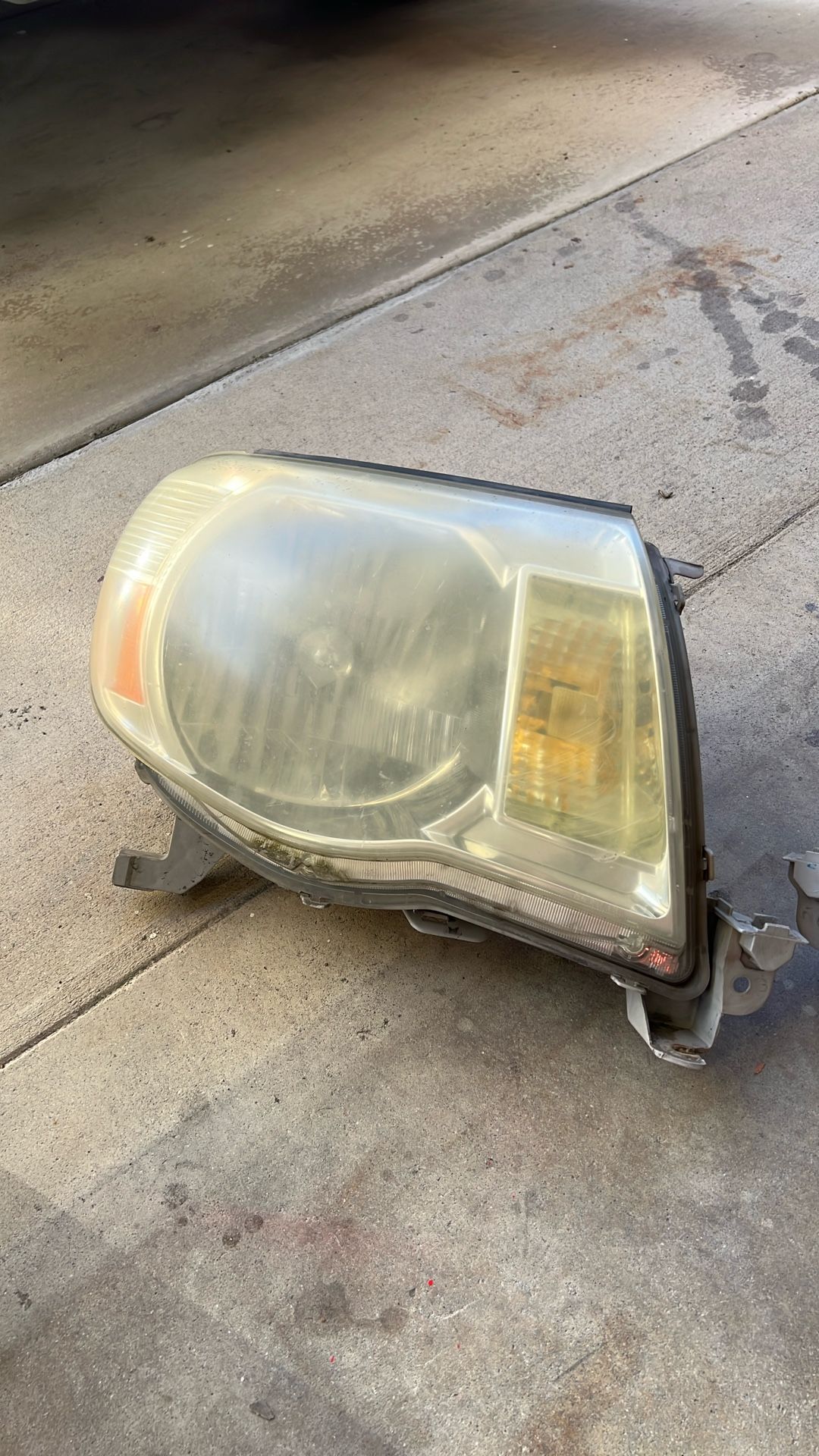 05 Tacoma Headlights assembly