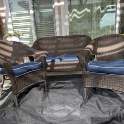 Wicker Loveseat And 2 Chairs 