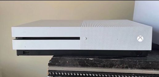 Microsoft Xbox one S white console turns on need gone