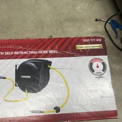 Husky Self retracting 