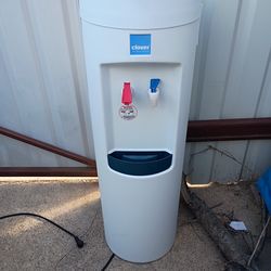Clover bottleless water dispenser