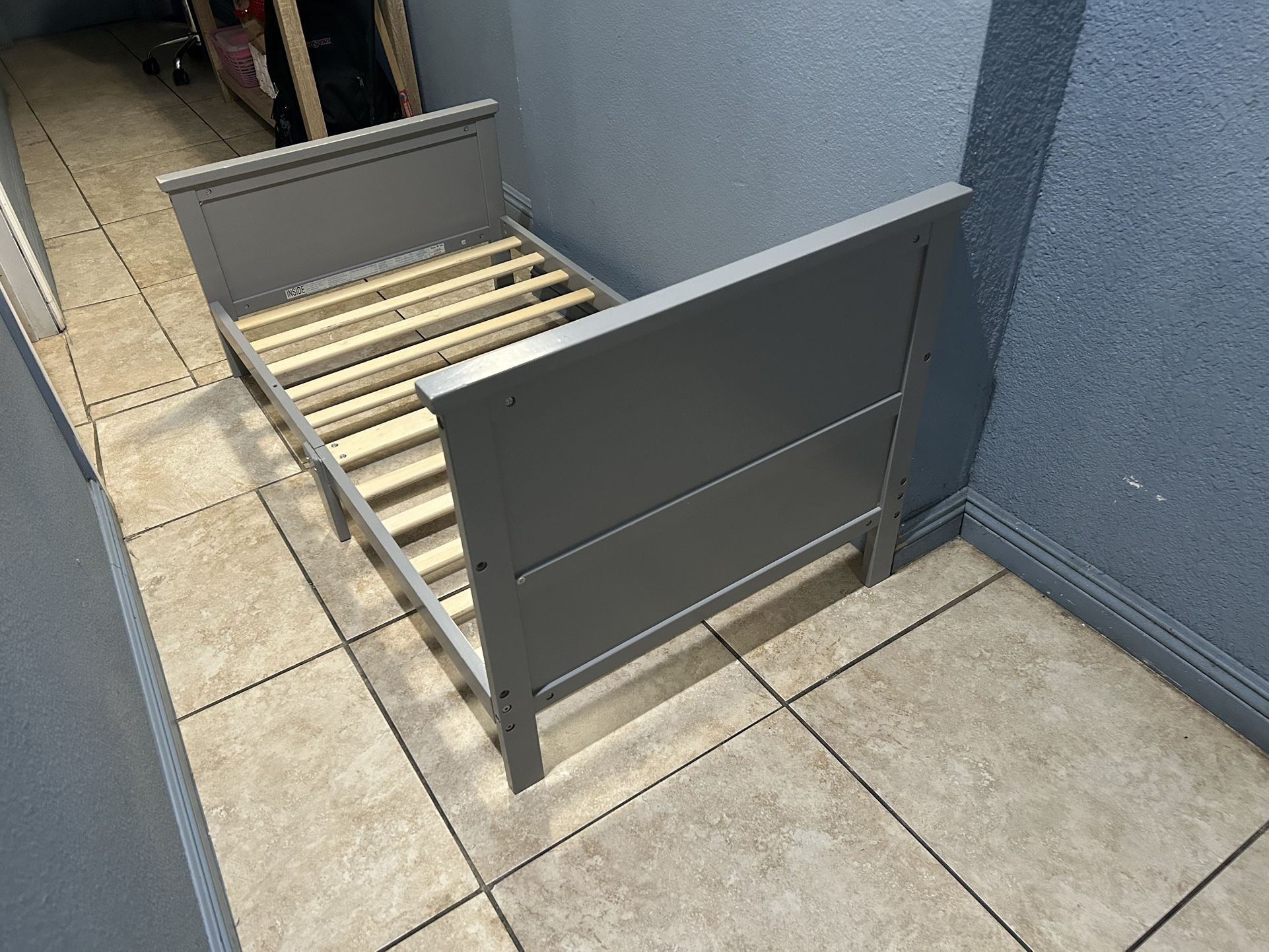 Toddler bed