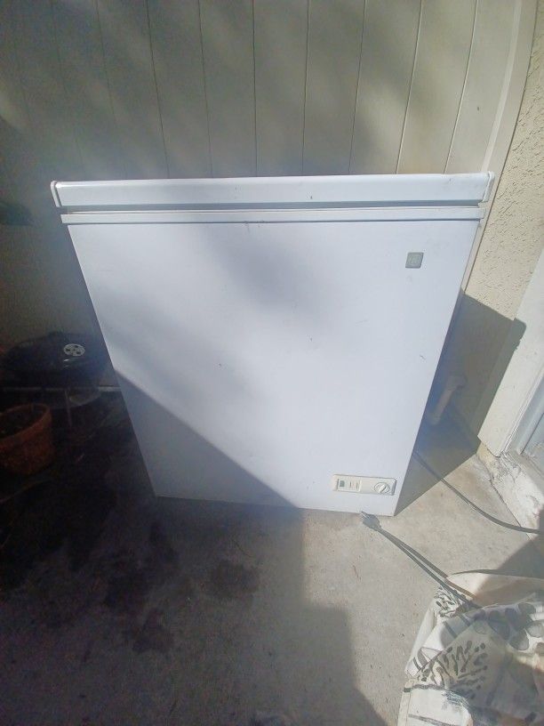 GE Freezer 7 Cu/ft