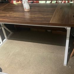 Nice table and 6 chairs 👌🏻