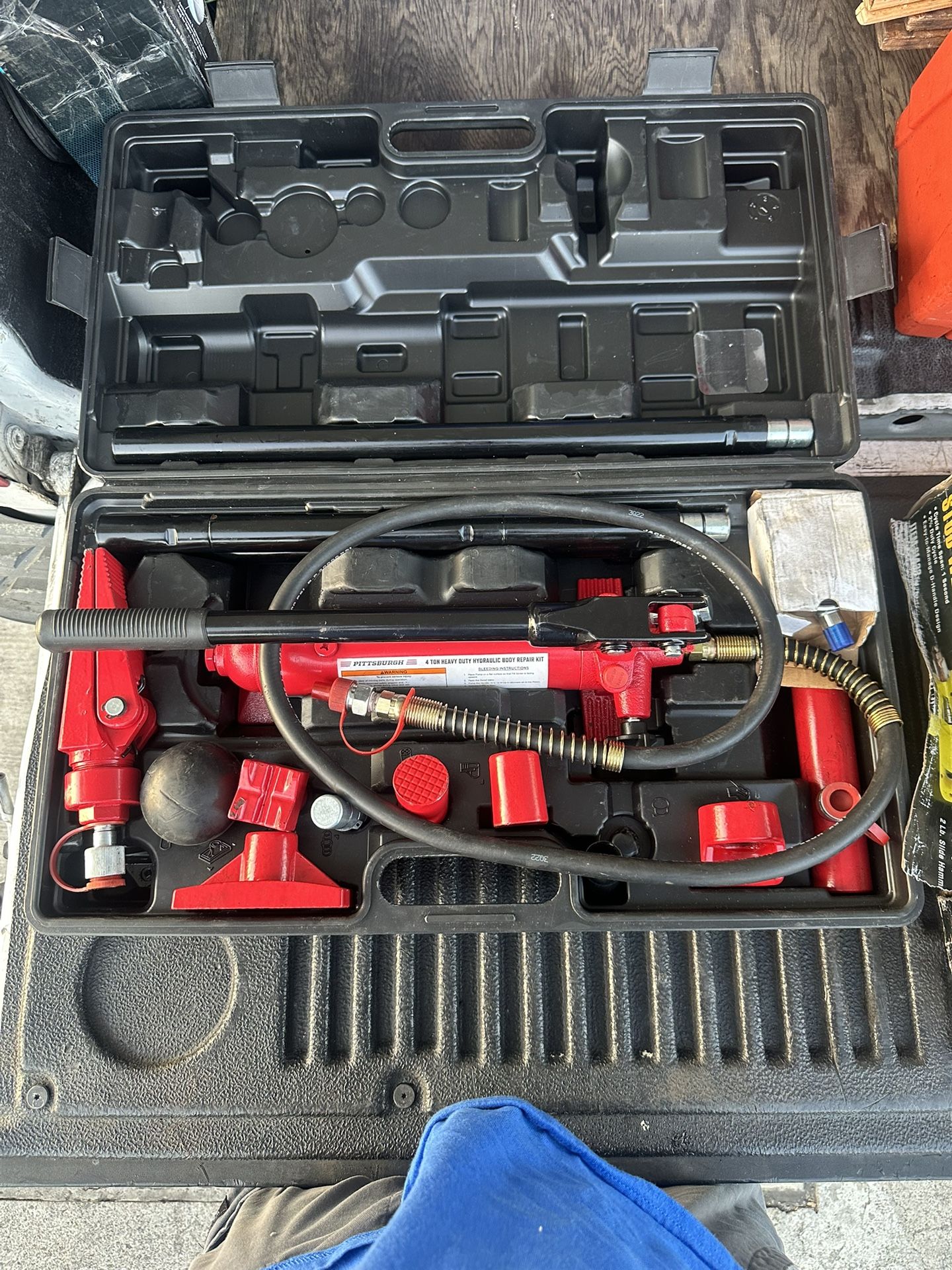 PITTSBURGH 4 Ton Portable Hydraulic Equipment Kit