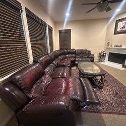 Large Luxury Leather Sectional – 2 Recliners + Center table !