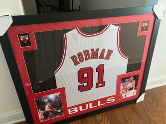 Chicago Bulls Dennis Rodman signed jersey authenticated framed