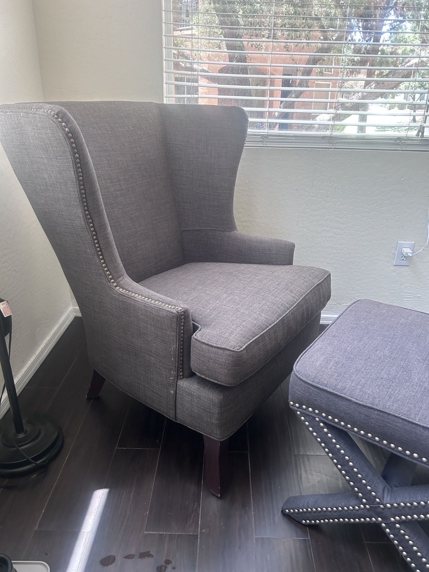 Tufted Grommet Grey Chair With Ottoman