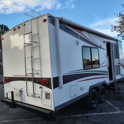 2011 Travel Trailer Very Nice 
