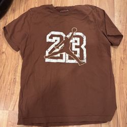 Nike Air Jordan T-Shirt Size Large. Located in Murray cash/Venmo. Will hold with Venmo