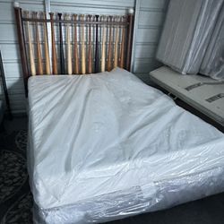 Full Size Memory foam Mattress-LIKE NEW!