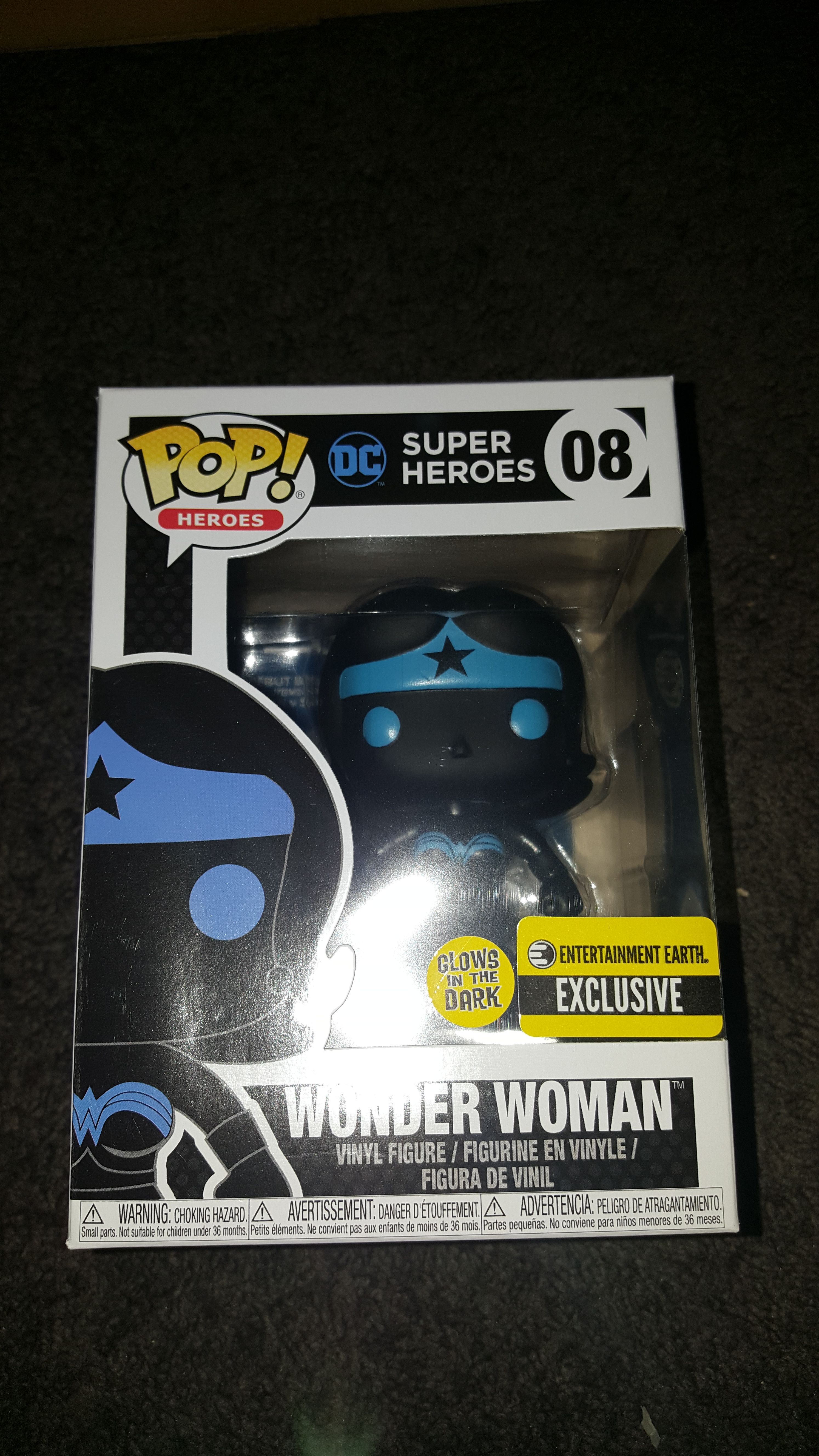 Entrtanmet earth exclusive wonder woman silhouette